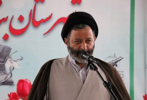 امتیازگیری از دشمنی که عامل اغتشاشات در ایران است تضاد عقلی دارد