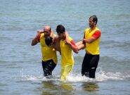 نجات غریق مانع از فوت ۲۰۰ شناگر در دریا شد